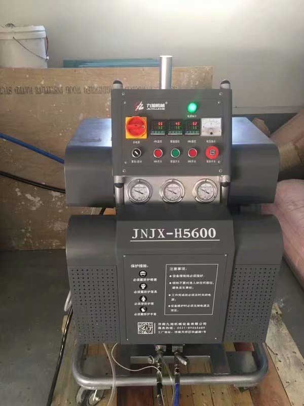 聚脲用于垃圾焚燒廠垃圾車車廂的防腐蝕(圖2) 聚脲噴涂機(jī)JNJX-H5600(液壓)