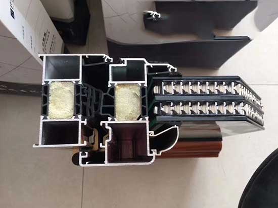 鋁合金門(mén)窗保溫填充聚氨酯 澆注噴涂機(jī)(圖1) 鋁合金門(mén)窗保溫填充聚氨酯