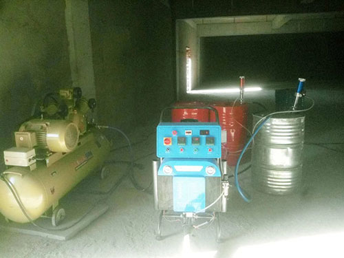 冷庫聚氨酯噴涂機(jī)(圖1) Q5200冷庫聚氨酯噴涂機(jī)