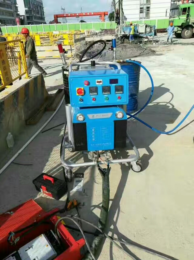聚脲涂料噴涂機(jī)(圖1) Q5600聚脲涂料噴涂機(jī)
