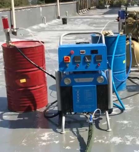 航道定位浮標(biāo) 防腐處理(圖2) Q5200小型聚脲噴涂機(jī)