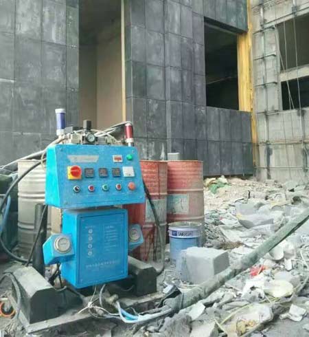 高空外墻聚氨酯噴涂機(jī)(圖1) Q2600高空外墻聚氨酯噴涂機(jī)